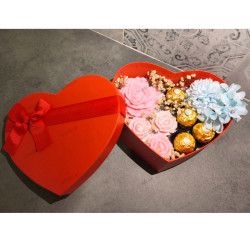 Caja Regalo Corazón Roja con Flores y Bombones – Stinella
