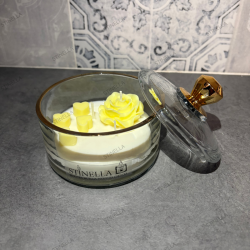Bombonera Floral Amarilla | Vela Artesanal de Soja en Cristal